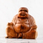 ŠŤASTNÝ BUDDHA DŘEVĚNÁ SOŠKA 2 (XL) 17cm 704g