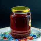 Domácí lesní med z Brd